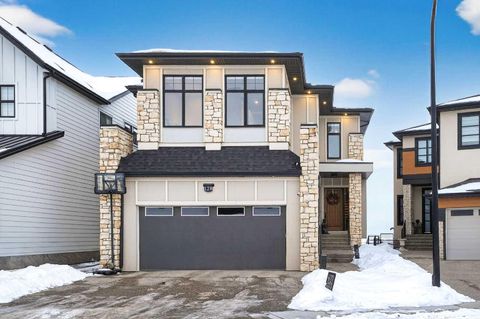 128 Hampstead Mews NW Calgary AB T3A 2Z5