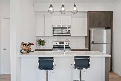 205 Spring Creek Common SW 217 Calgary AB T3H 6E2