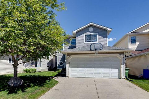 Photo of 143 Silver Springs Way NW, Airdrie, AB T4B 2V4 (MLS # A2316946)