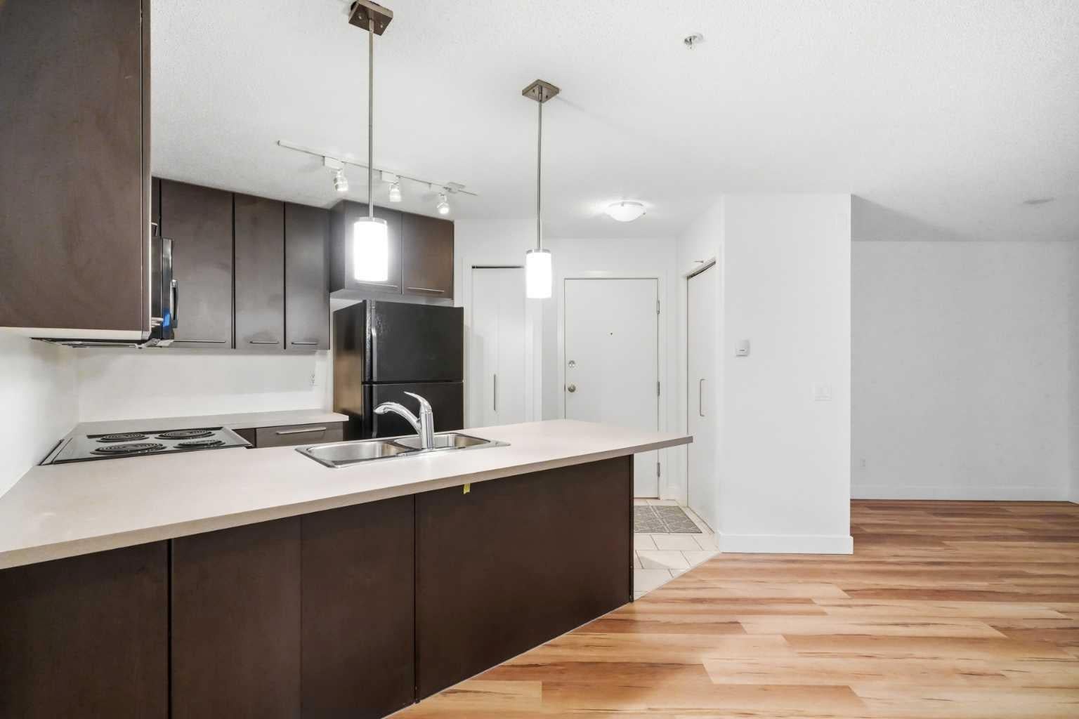 35 Richard Court SW 235