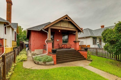 2003 26A Street SW Calgary AB T2E 0B9