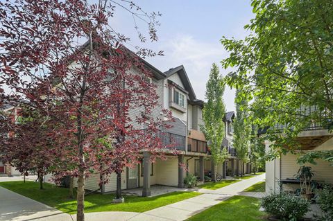 Photo of 37 New Brighton Point SE, Calgary, AB T2Z 1B6 (MLS # A2250449) Photo of 37 New Brighton Point SE, Calgary, AB T2Z 1B6 (MLS # A2250449)