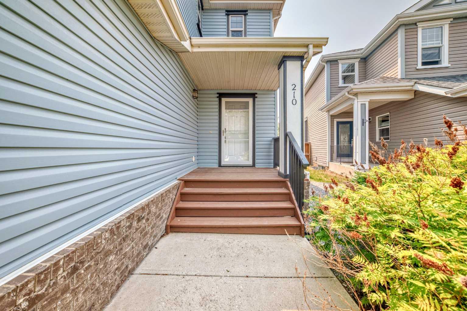 210 Copperleaf Bay SE