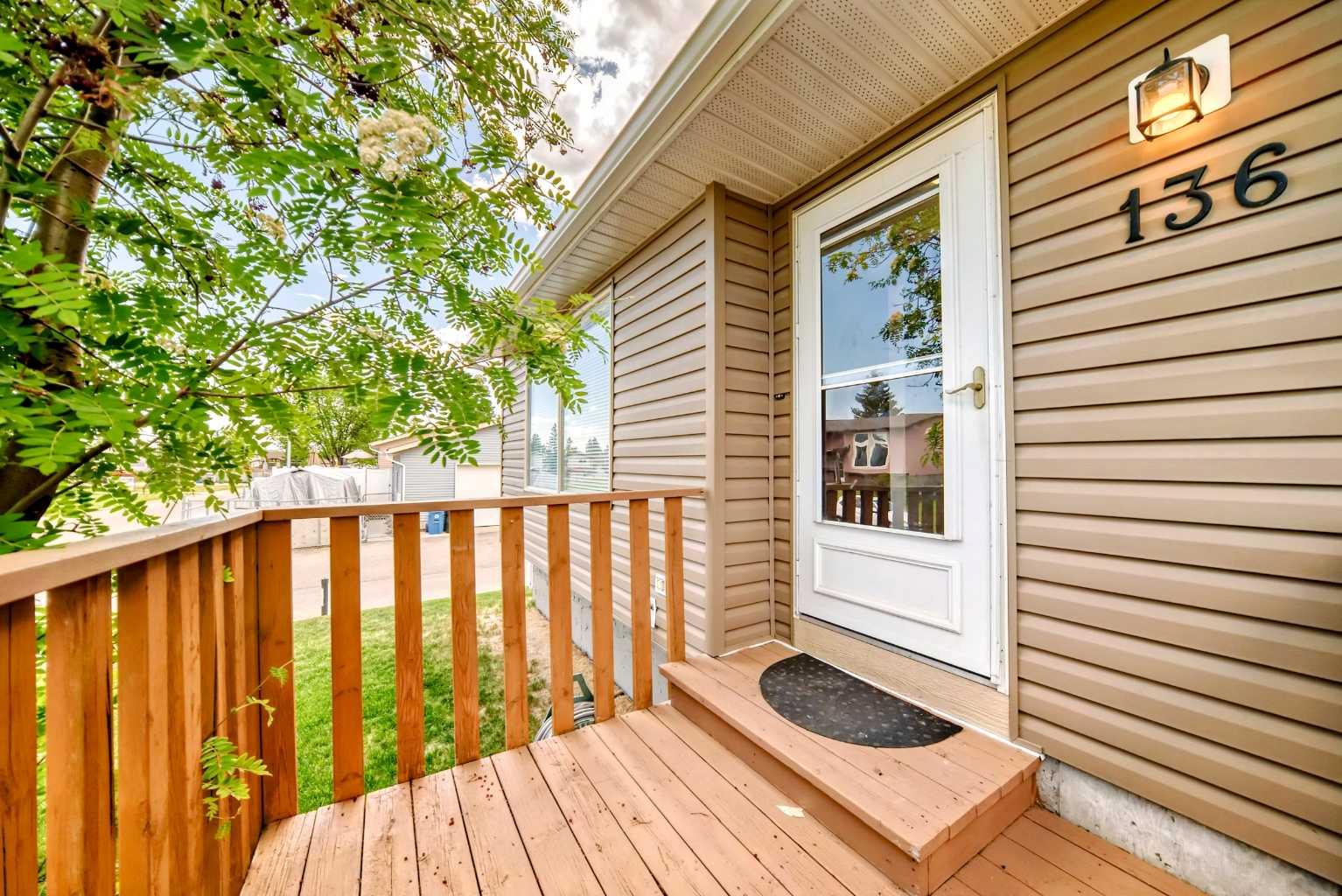136 Castledale Crescent NE