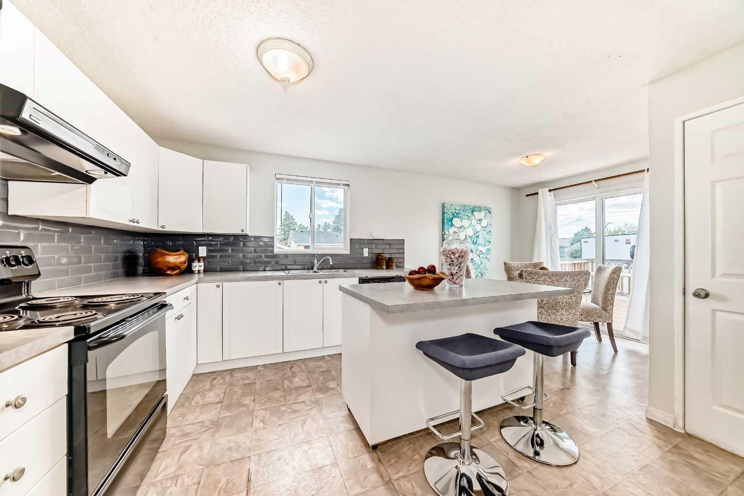 136 Castledale Crescent NE