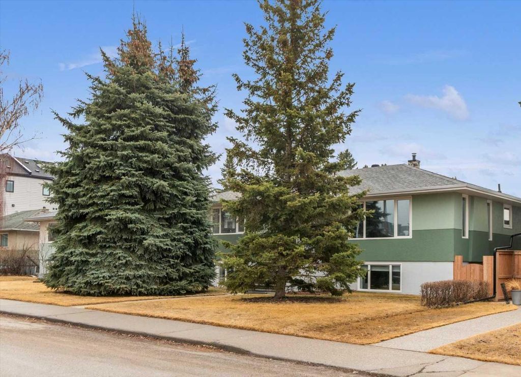 Photo of 955 15 Avenue NE, Calgary, AB T2E 1J2 (MLS # A2292994)