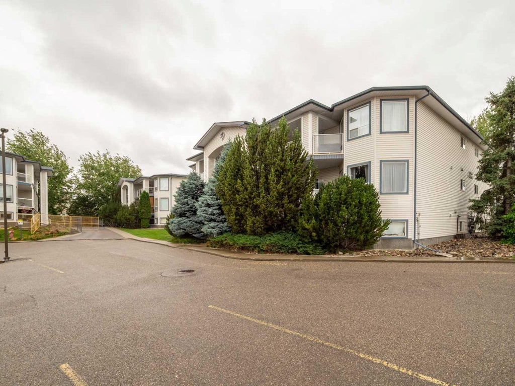 Photo of 23 Chilcotin Lane W #122, Lethbridge, AB T1K 7L8 (MLS # A2325485)