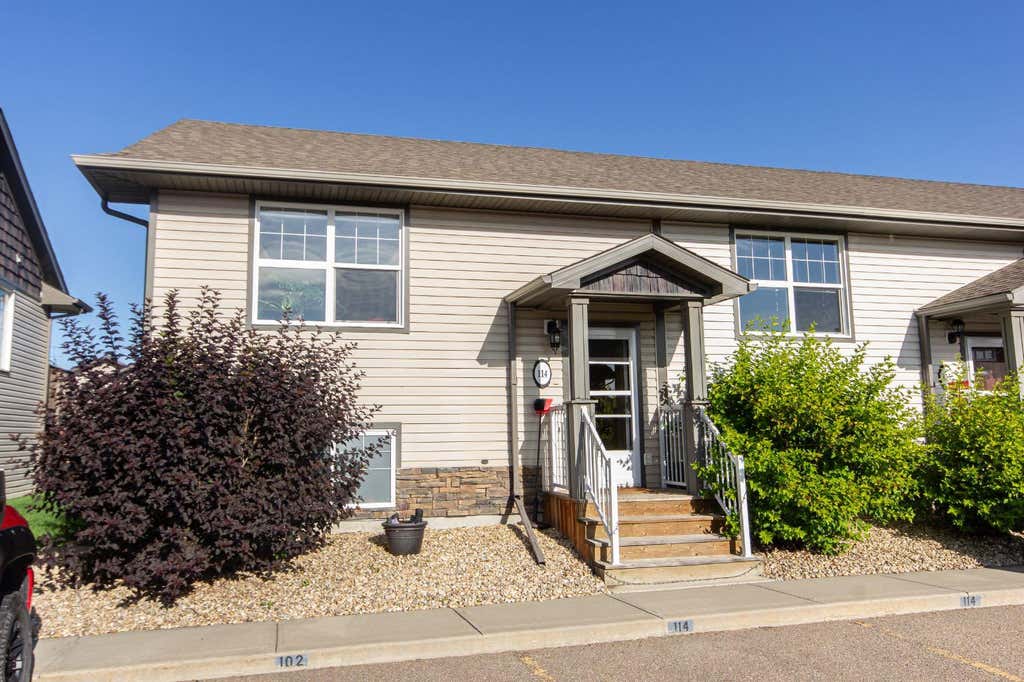 Photo of 114 Redwood Boulevard, Springbrook, AB T4S 0J5 (MLS # A2327545)