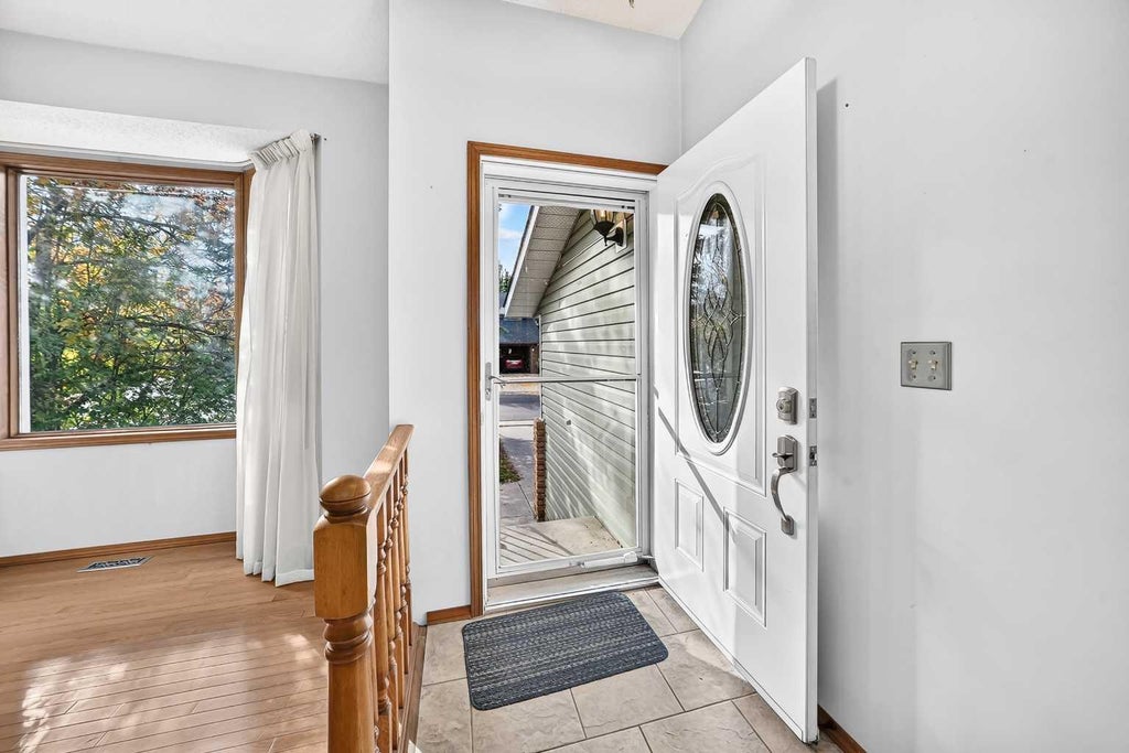 Photo of 64 Edforth Crescent NW, Calgary, AB T3A 3X4 (MLS # A2350967)