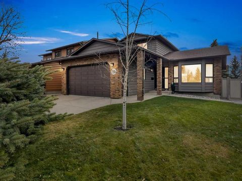 31 Edforth Way NW Calgary AB T3A 3V5