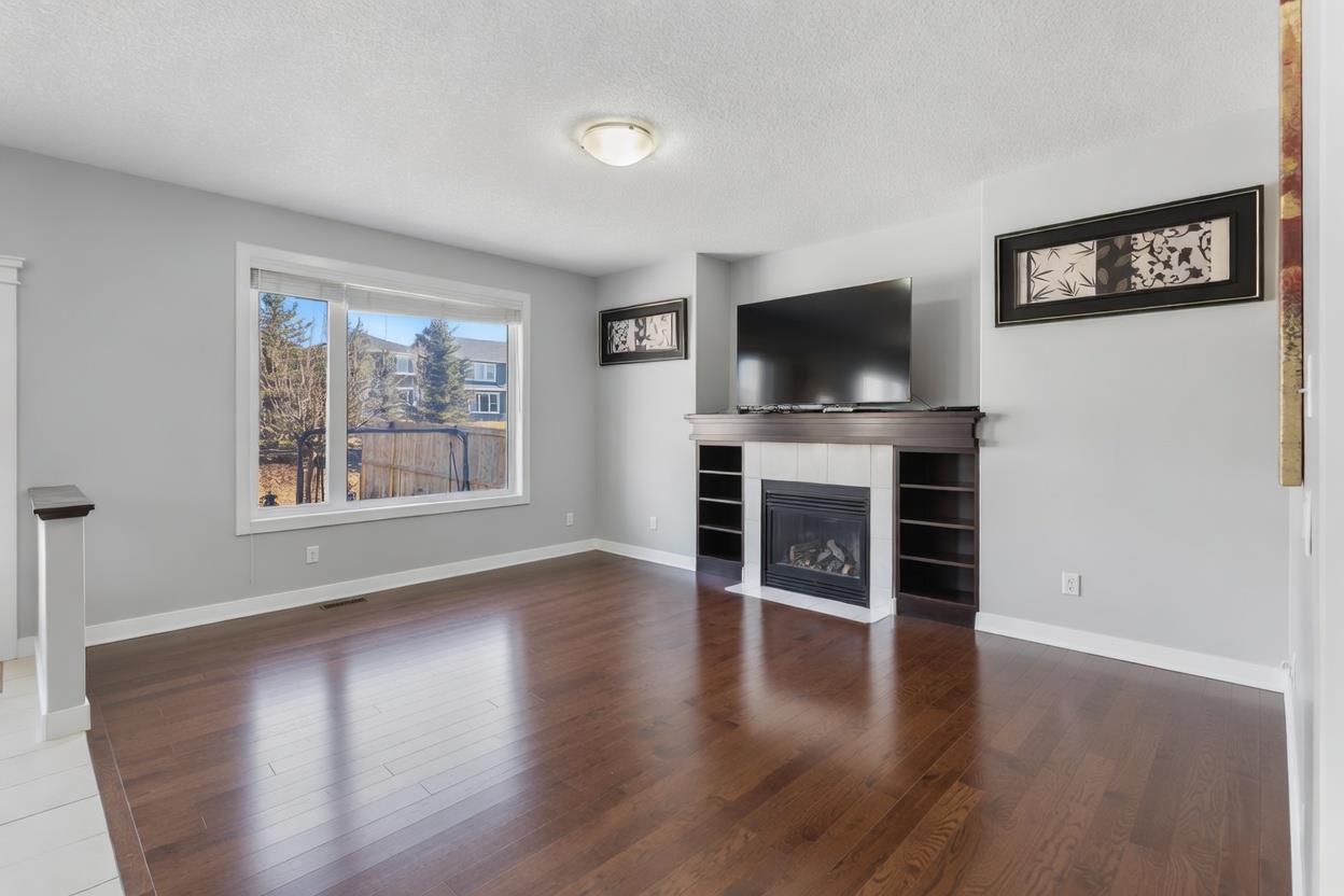 16 Redstone Parade NE