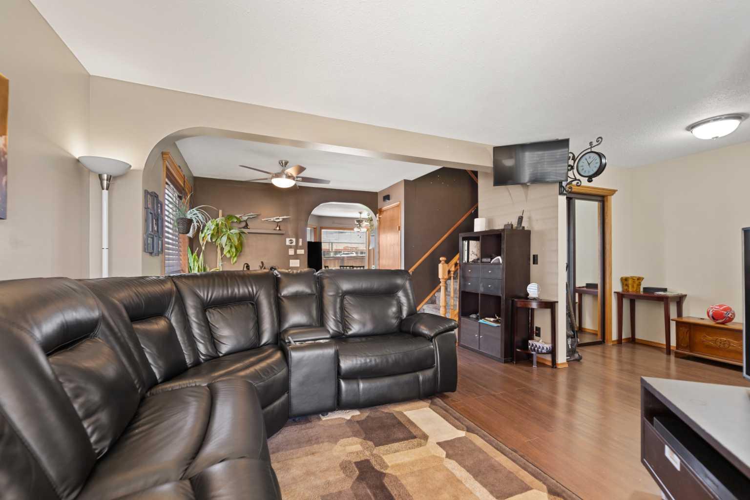 48 Sunridge Crescent NW