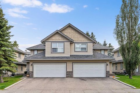27 Cedarwood Lane SW Calgary AB T2W 6J3