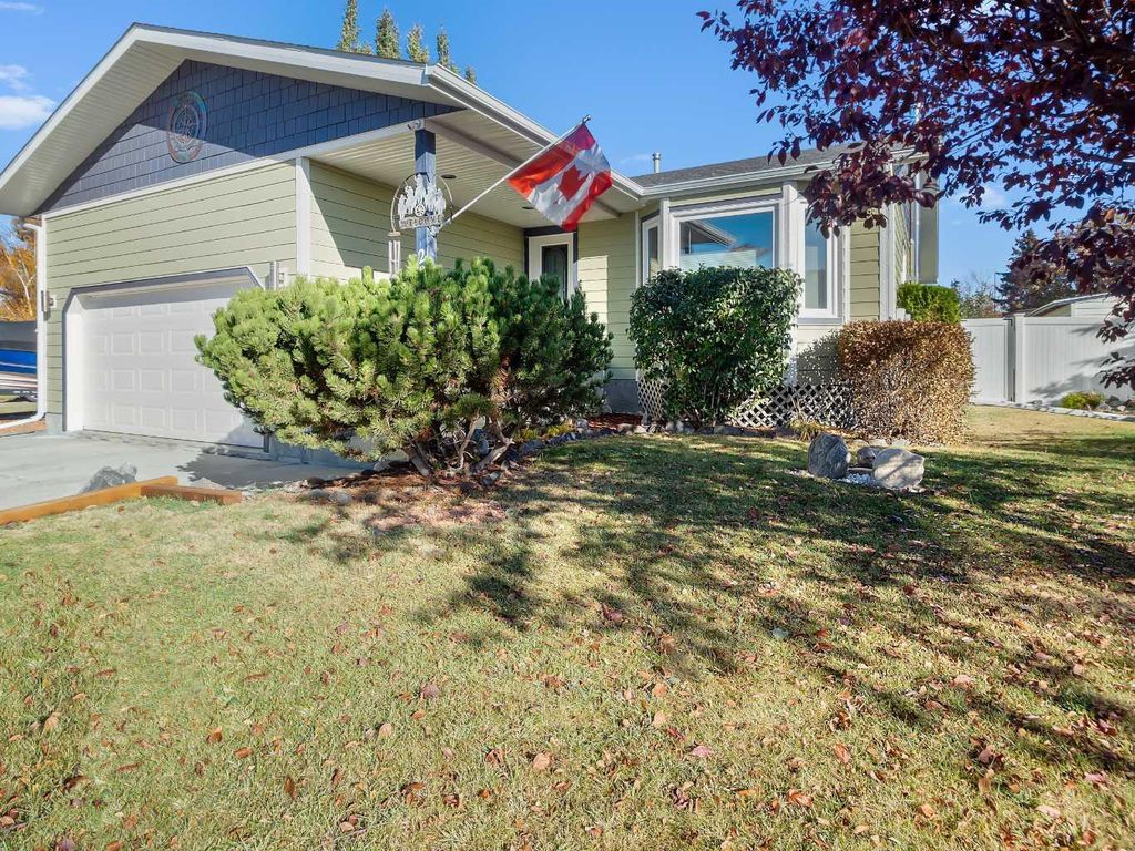 Photo of 2006 25 Avenue, Bowden, AB T0M 0K0 (MLS # A2310746)