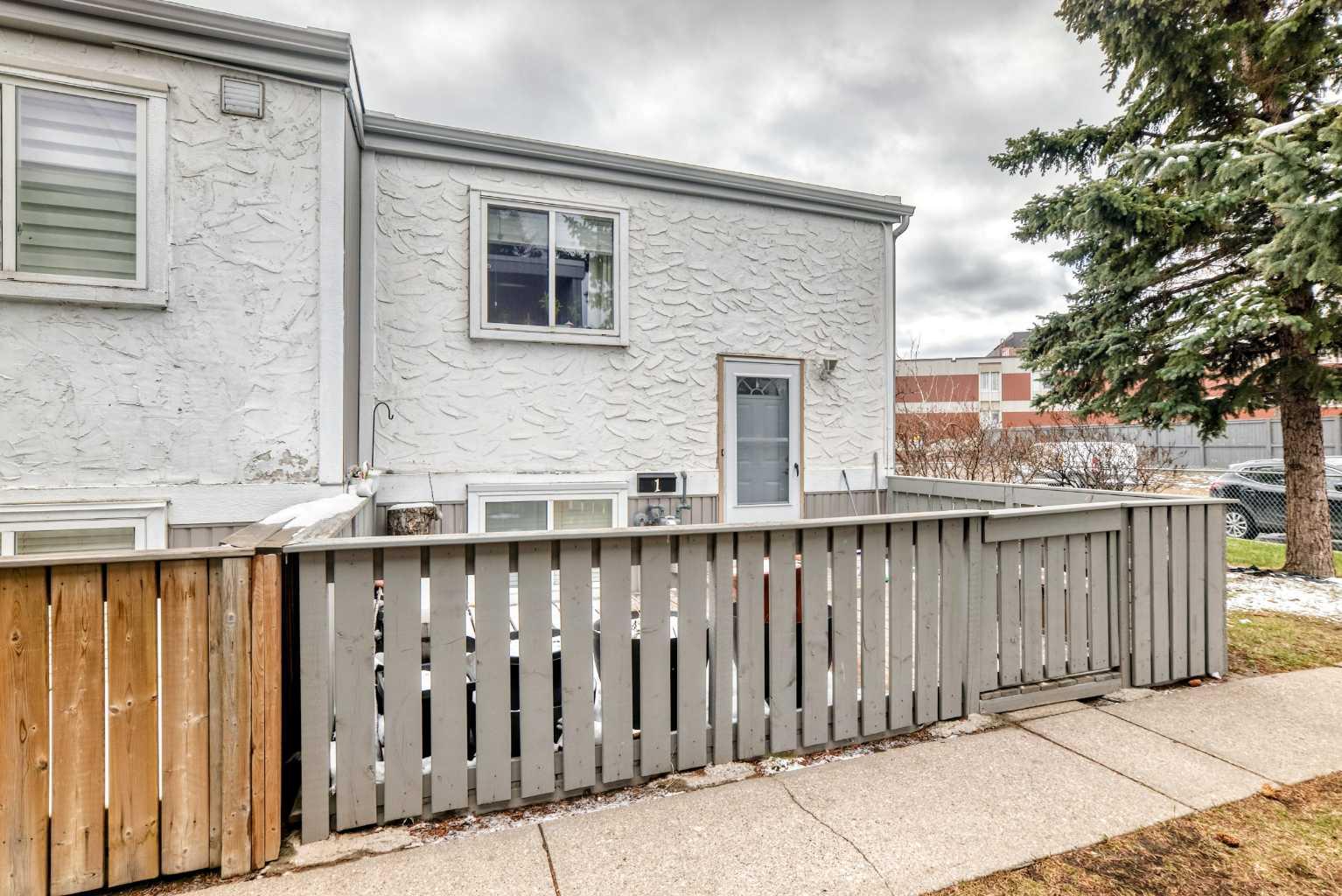 455 Huntsville Crescent NW 1