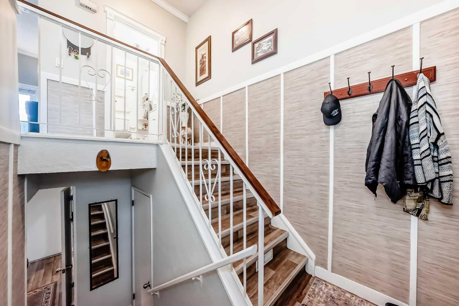 455 Huntsville Crescent NW 1