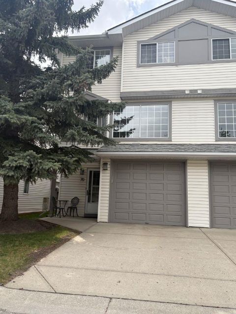 Photo of 70 Kingsland Villas SW, Calgary, AB T2V 5J9 (MLS # A2312794)