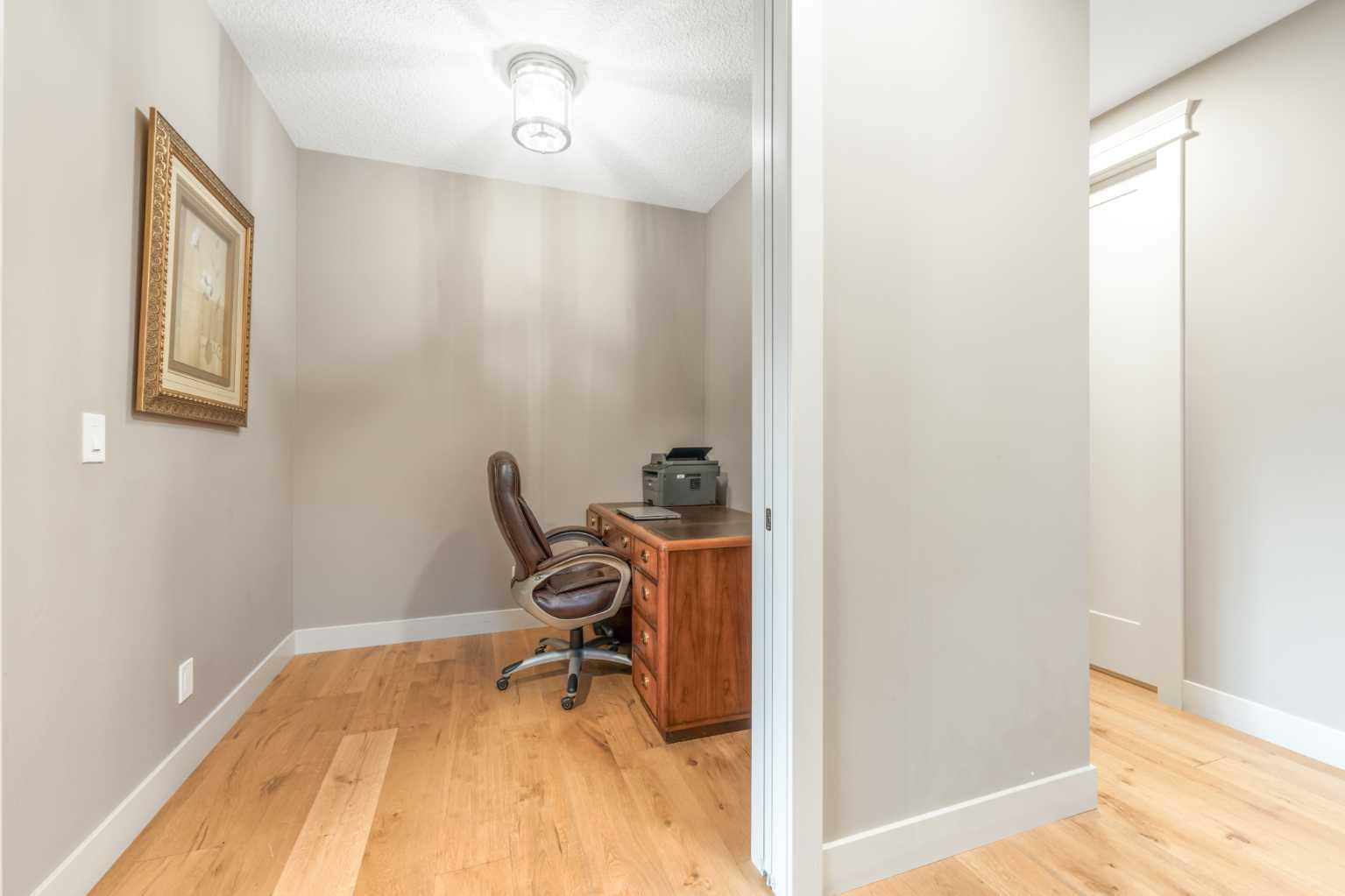 105 Carringvue Manor NW