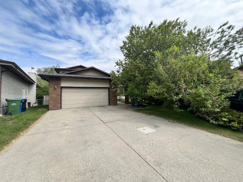 Photo of 436 Ranchridge Bay NW, Calgary, AB T3G 1V6 (MLS # A2301281)