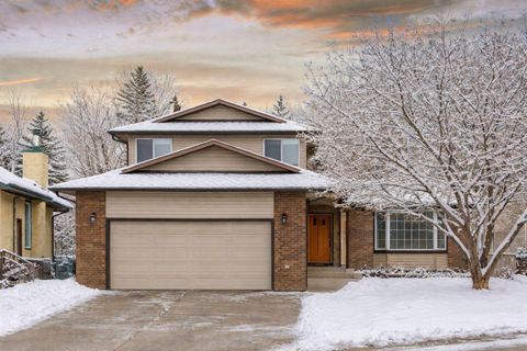 Photo of 436 Ranchridge Bay NW, Calgary, AB T3G 1V6 (MLS # A2301281)