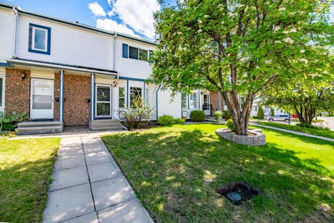 Photo of 5 Elwell Close, Red Deer, AB T4R 2E2 (MLS # A2319220)