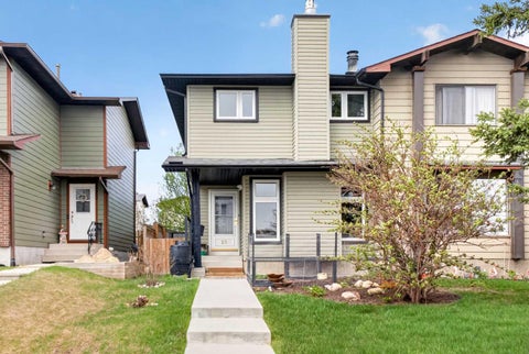 Photo of 23 Bermuda Place NW, Calgary, AB T3K 1H4 (MLS # A2311102)
