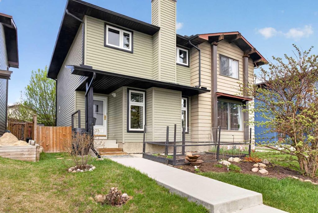 Photo of 23 Bermuda Place NW, Calgary, AB T3K 1H4 (MLS # A2311102)
