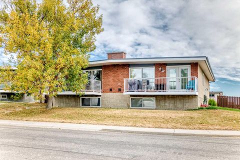 133 & 135 Huntford Close NE Calgary AB T2K 3Y7