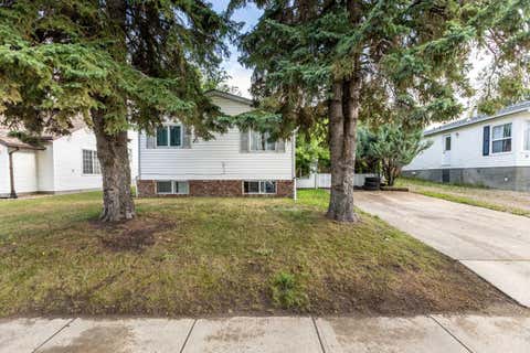 Photo of 5115 48 Avenue, Sylvan Lake, AB T4S 1G6 (MLS # A2336822)