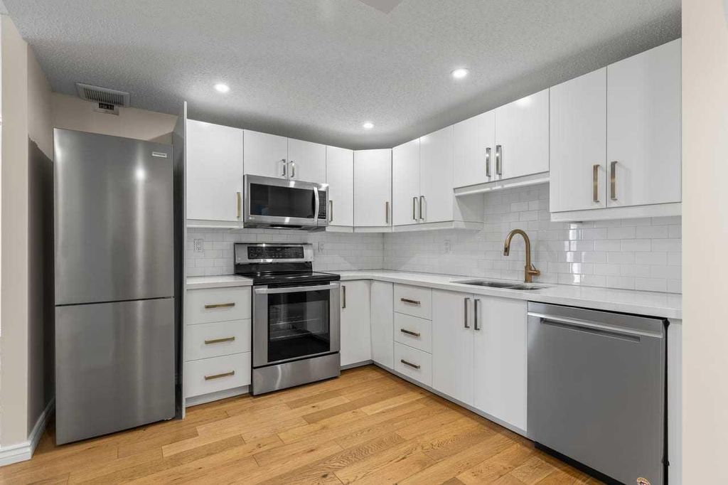 Photo of 1011 12 Avenue SW #206, Calgary, AB T2R 0J5 (MLS # A2295465)