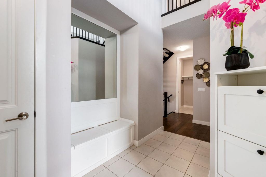 Photo of 8 Sunrise Common, Cochrane, AB T4C 0Z9 (MLS # A2312140)