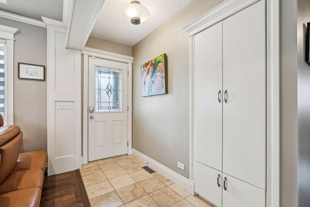 Photo of 315 45 Avenue SW, Calgary, AB T2S 1B3 (MLS # A2335696)