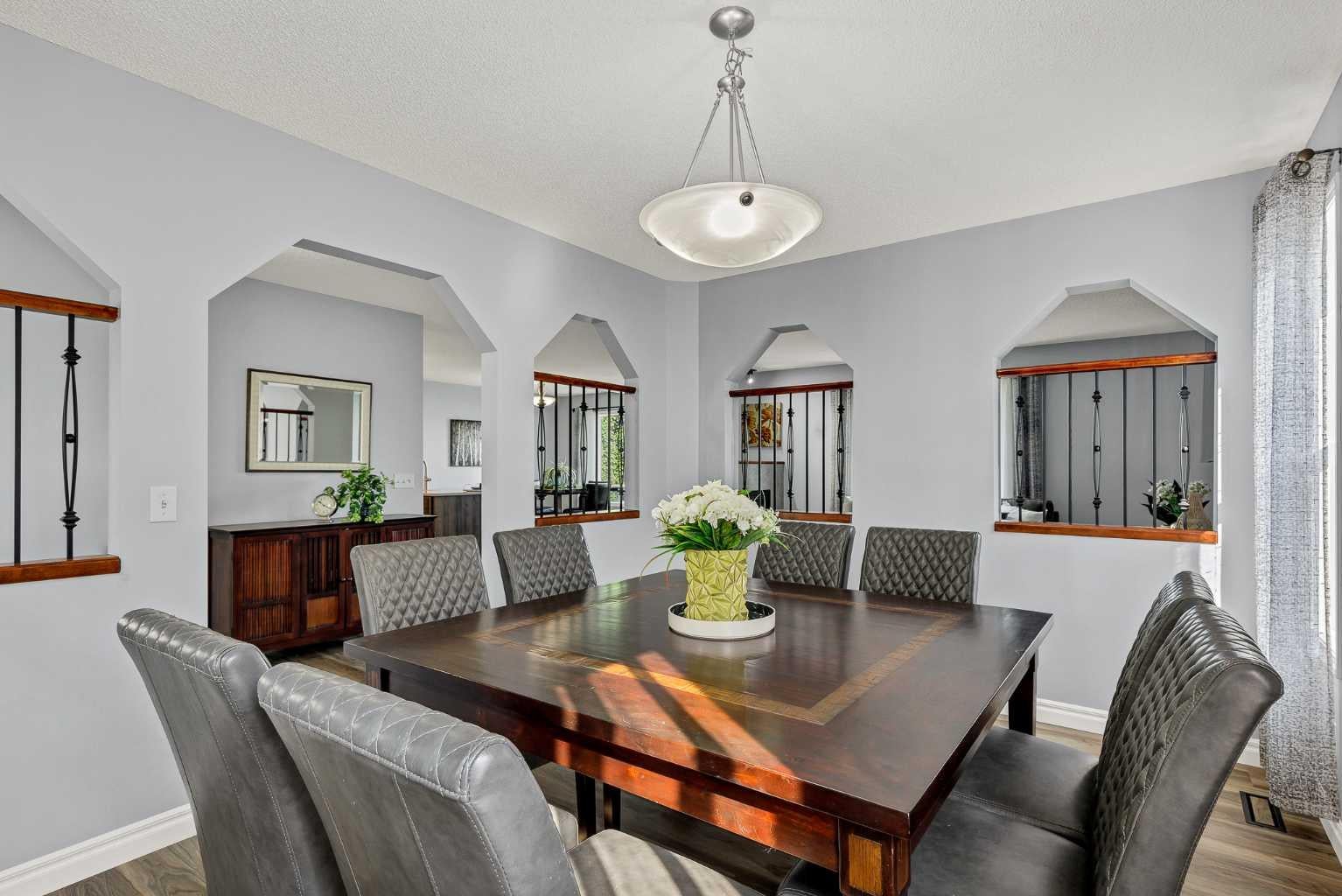 32 Valley Crest Gardens NW