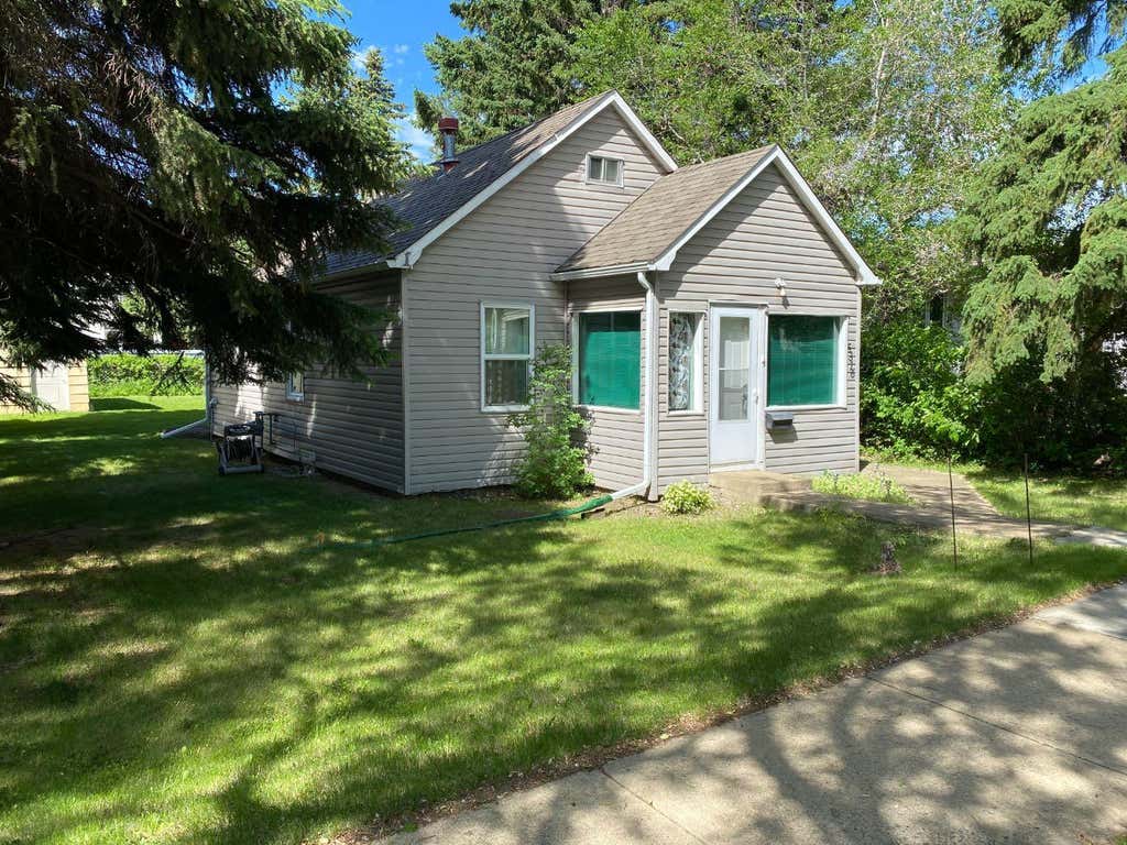 Photo of 5316 47 Street, Lloydminster, AB T9V 0G6 (MLS # A2323226)