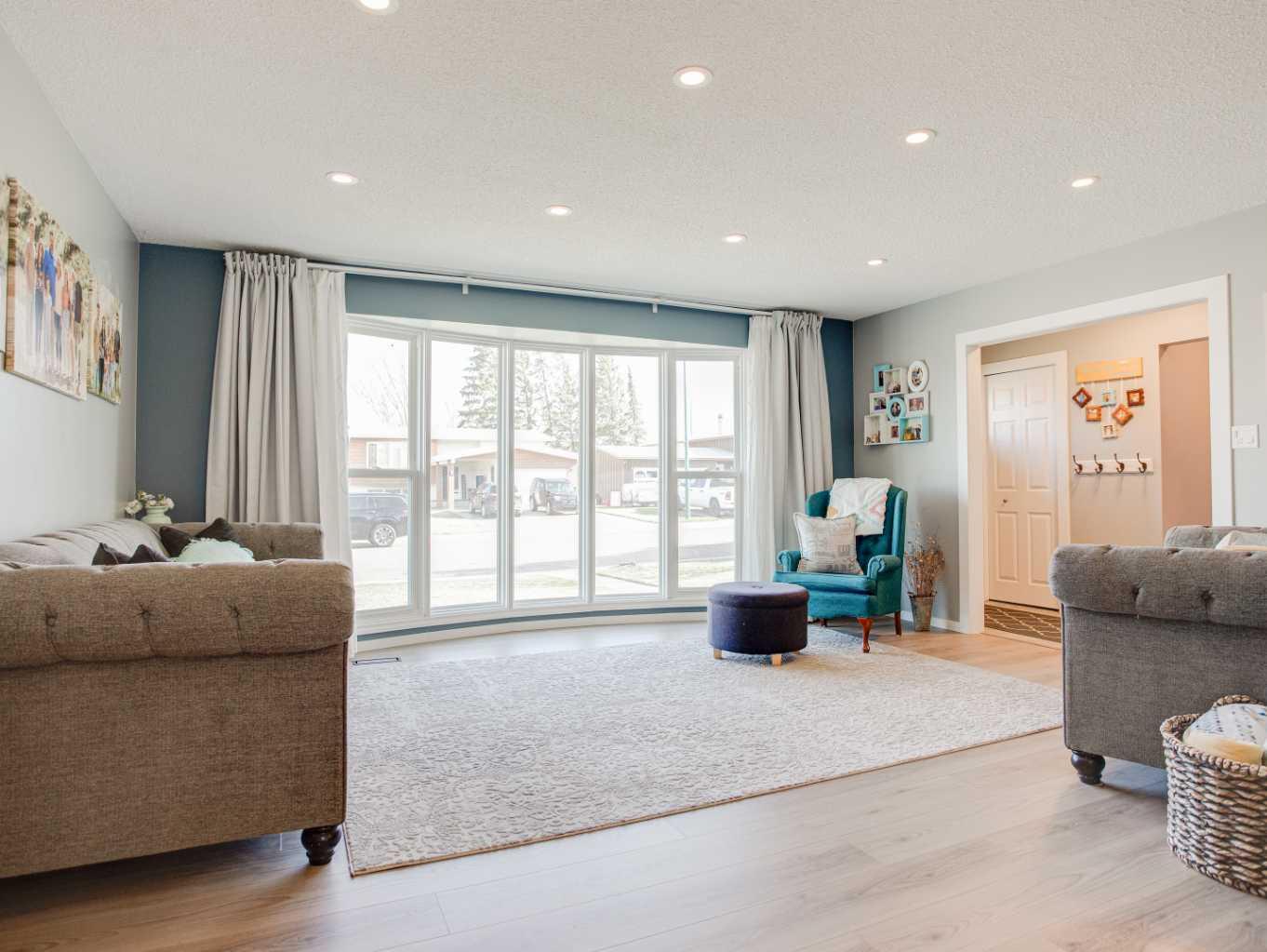 114 Laval Court W