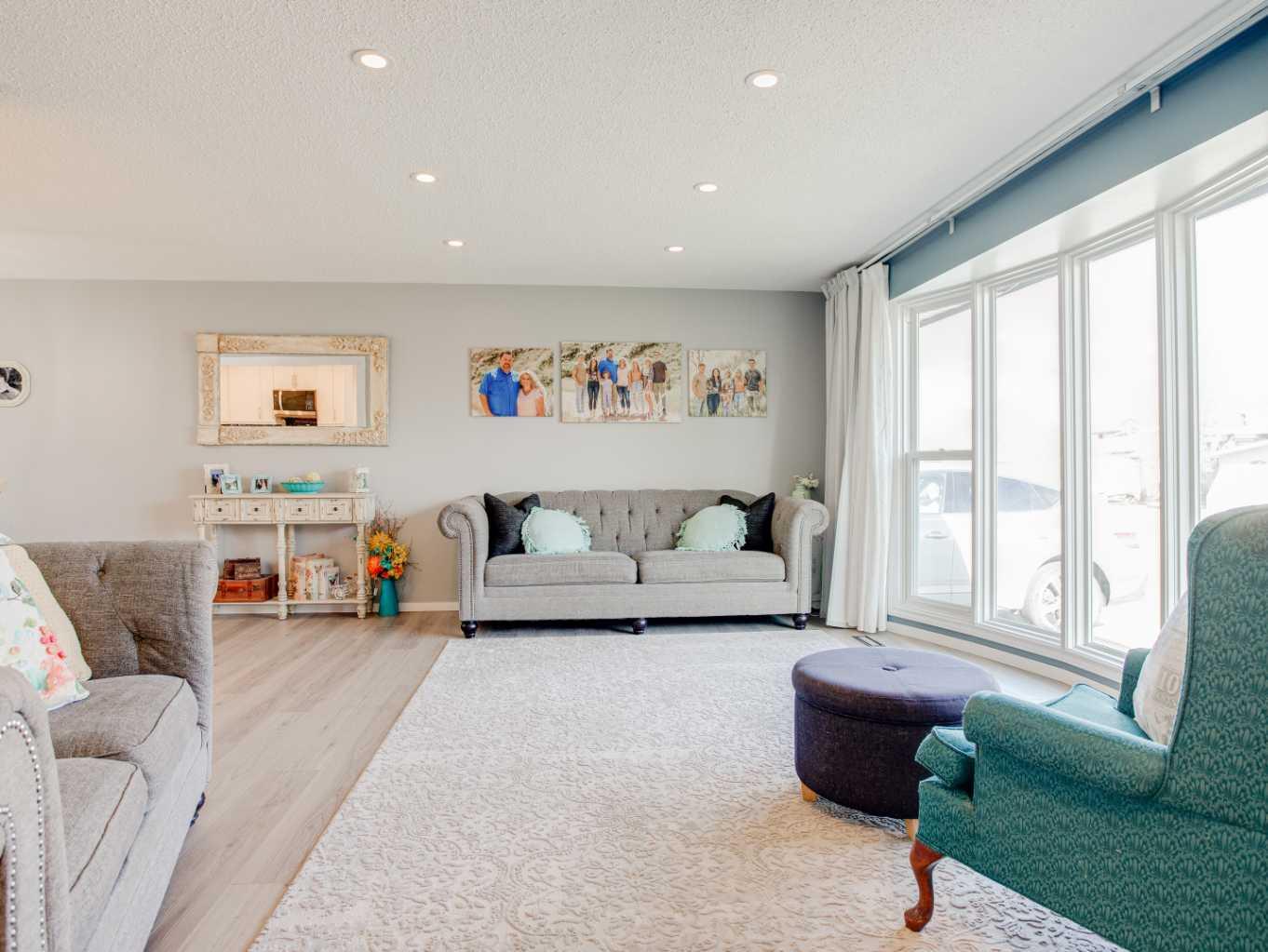 114 Laval Court W