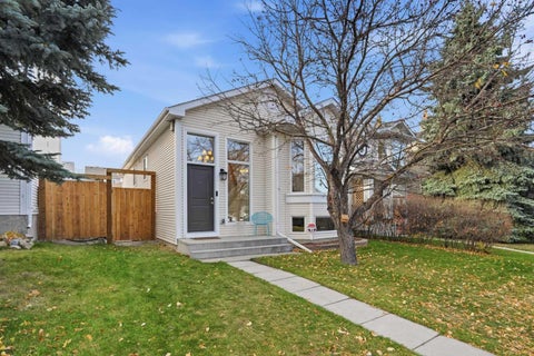 Photo of 60 Hidden Green NW, Calgary, AB T3A 5K6 (MLS # A2353233)