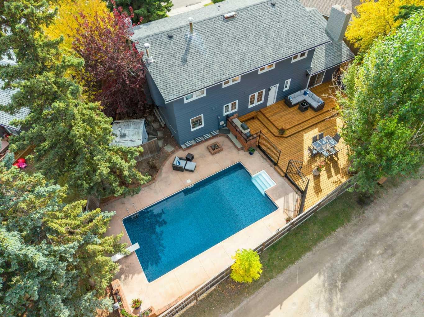 216 Lake Erie Place SE