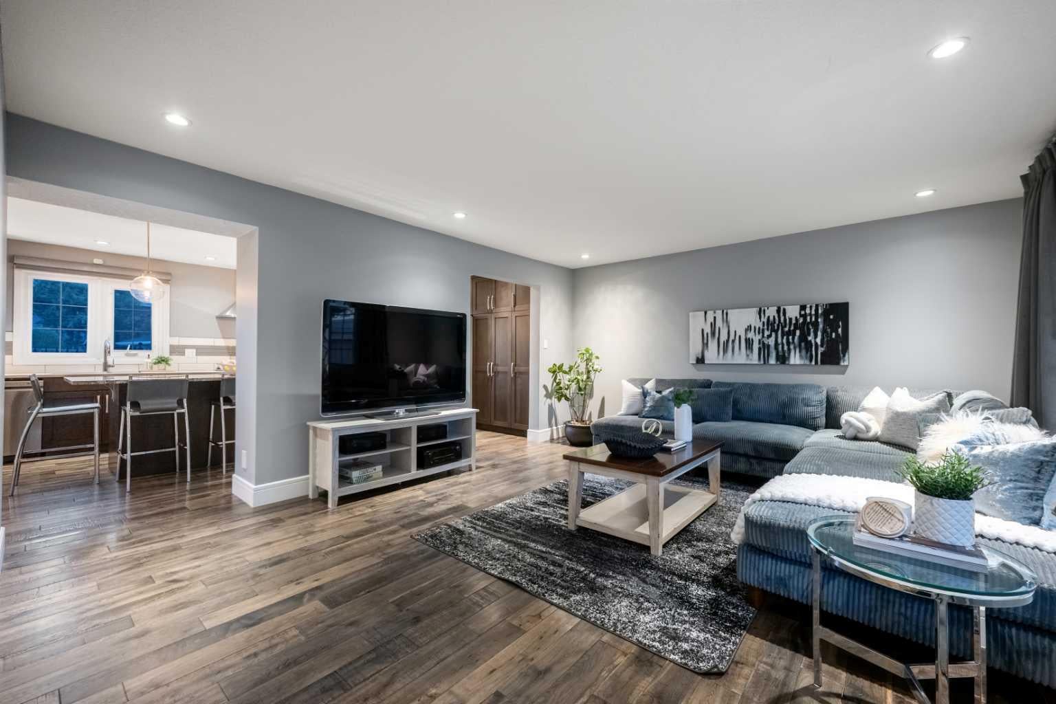 216 Lake Erie Place SE