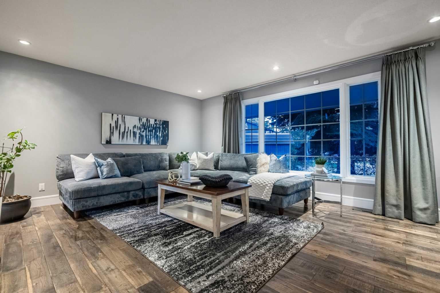 216 Lake Erie Place SE