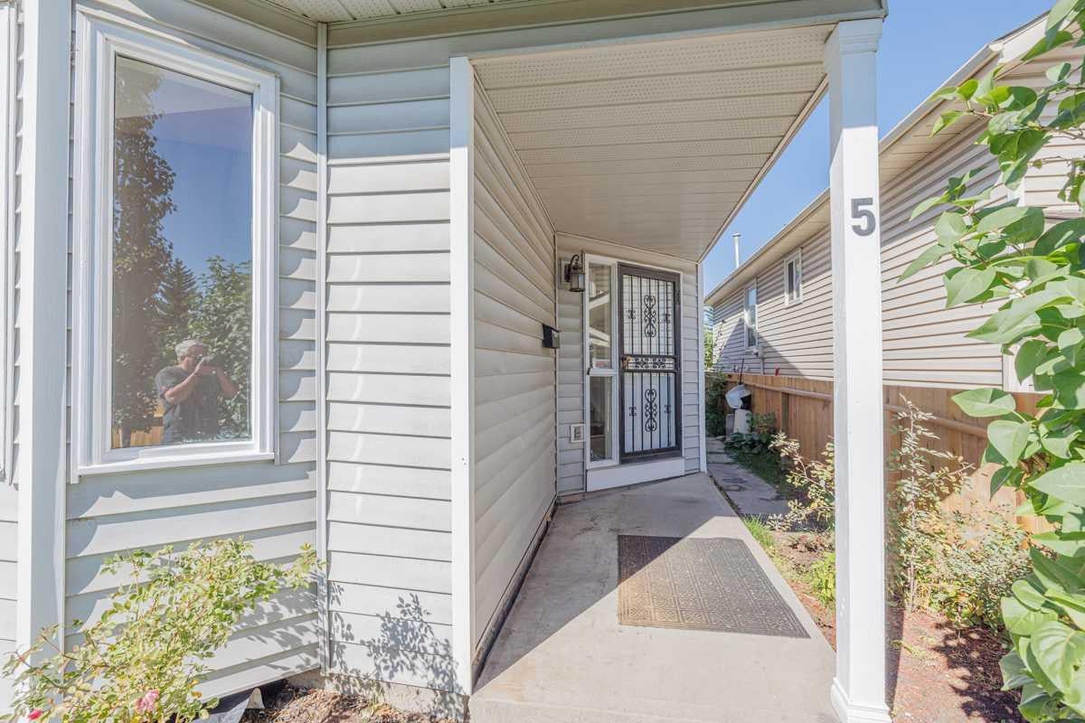5 Erin Grove Place SE
