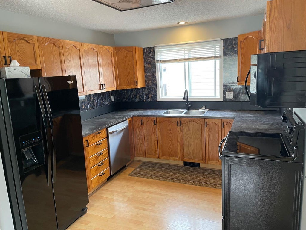 Photo of 33 Graham Road, Whitecourt, AB T7S 1B7 (MLS # A2348490)