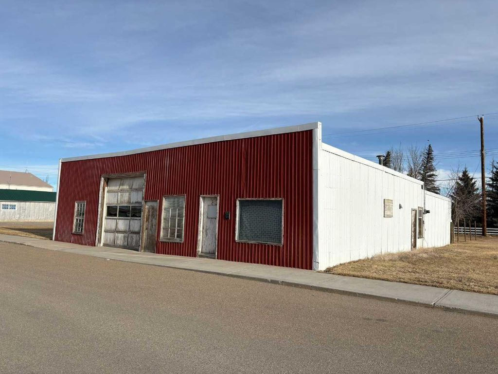 Photo of 15 Railway Avenue W, Arrowwood, AB T0L 0B0 (MLS # A2293037)