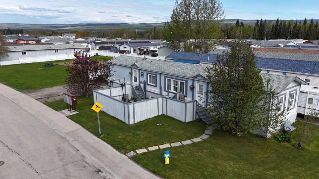Photo of 102 NICKERSON Avenue, Hinton, AB T7V 1A6 (MLS # A2311285)