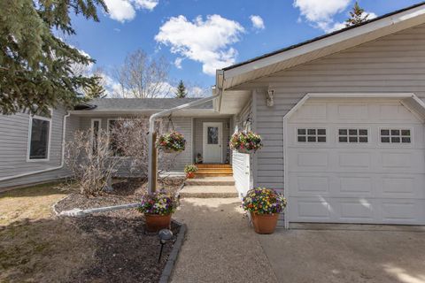 606 Pigeon Close Pelican Point AB T0B 0H0