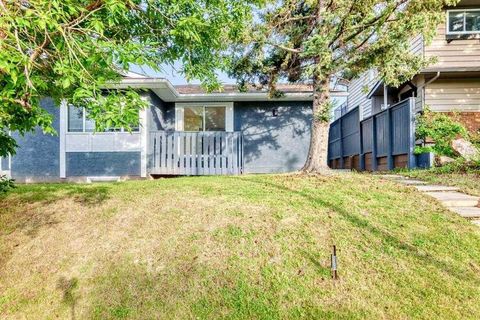 Photo of 8426 Berkley Road NW, Calgary, AB T3K 1B4 (MLS # A2257399) Photo of 8426 Berkley Road NW, Calgary, AB T3K 1B4 (MLS # A2257399)