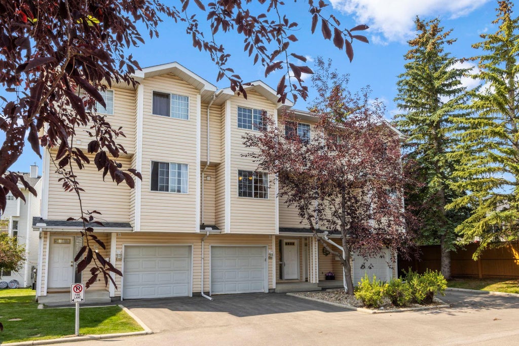 Photo of 623 Hawkstone Manor NW, Calgary, AB T3G 3X2 (MLS # A2335349)
