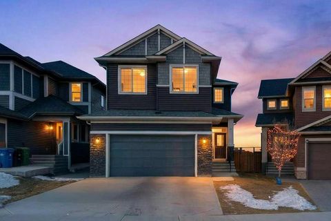 139 Evansglen Circle NW Calgary AB T3P 0W8