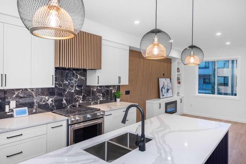 2402 Westmount Road NW Calgary AB T2N 3N8