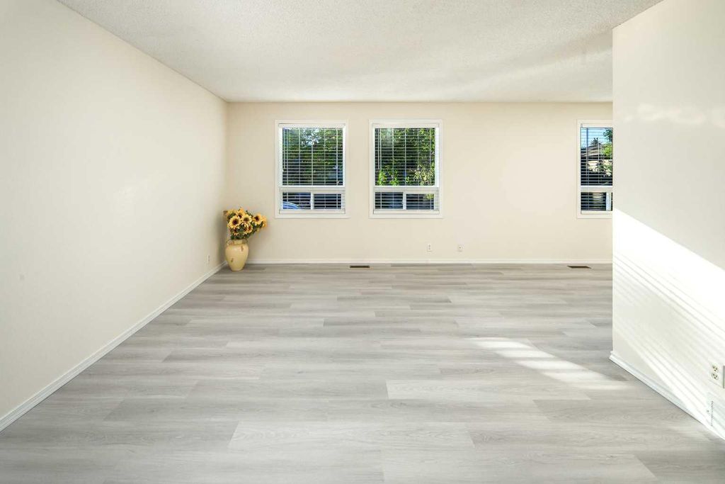 Photo of 20 Bernard Way NW, Calgary, AB T3K 2B9 (MLS # A2293046)